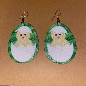 ☀️3/$9☀️ Chick in Egg Green Earrings